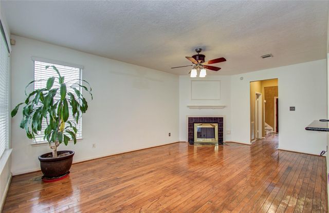 16218 Ruffian Drive, Friendswood, TX 77546