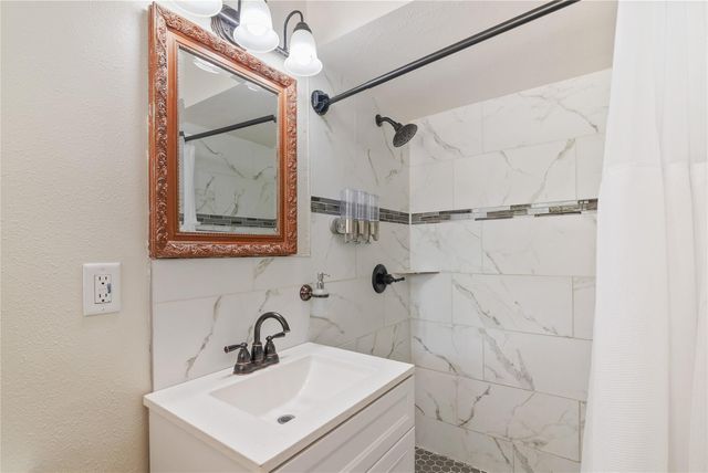 1622 Hollow Hook Road, Houston, TX 77080