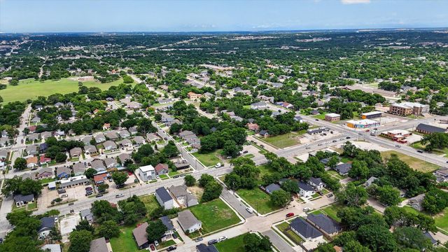 1432 Evans Avenue, Fort Worth, TX 76104