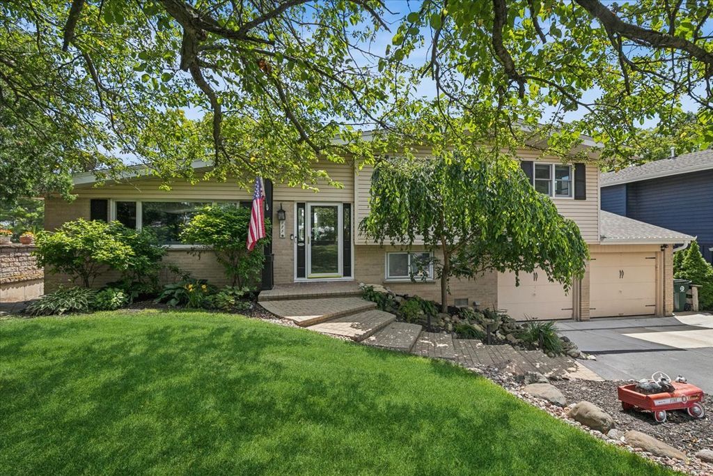 585 Killarney Pass Circle, Mundelein, IL 60060