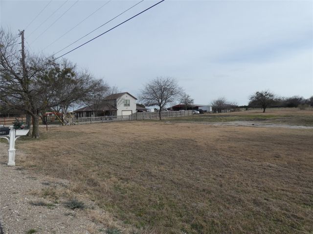 632 E Reindeer Road, Lancaster, TX 75146