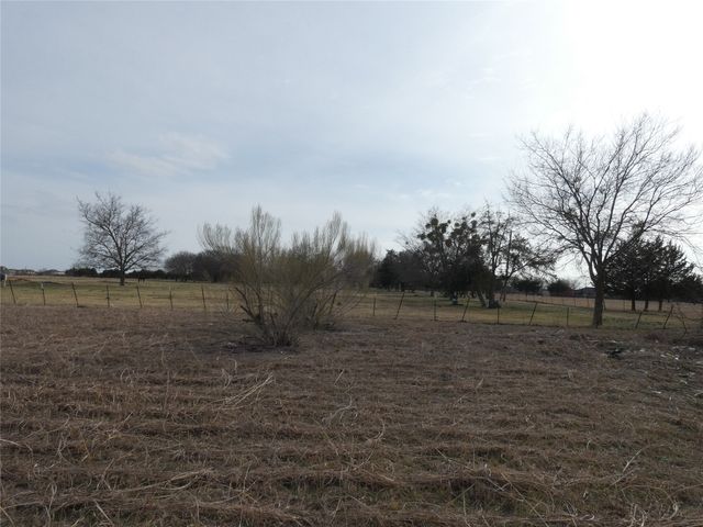 632 E Reindeer Road, Lancaster, TX 75146