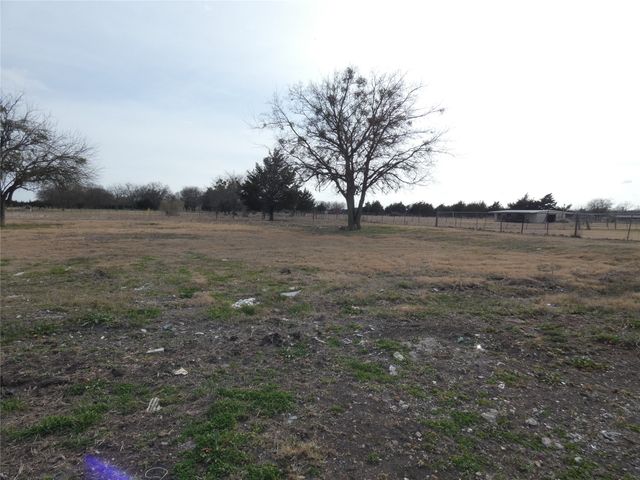 632 E Reindeer Road, Lancaster, TX 75146
