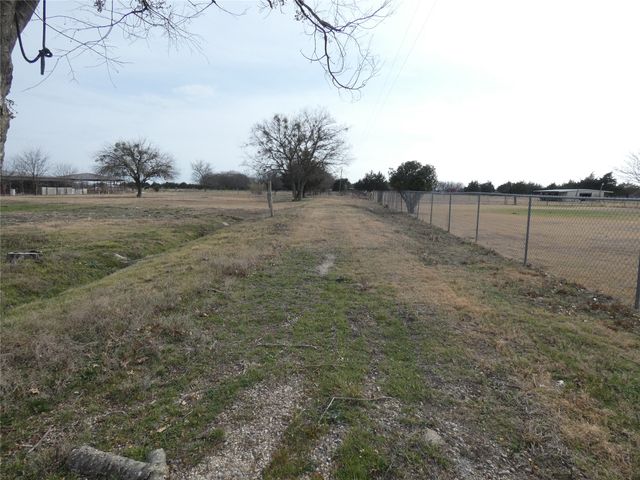 632 E Reindeer Road, Lancaster, TX 75146