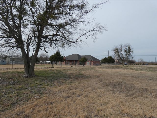 632 E Reindeer Road, Lancaster, TX 75146