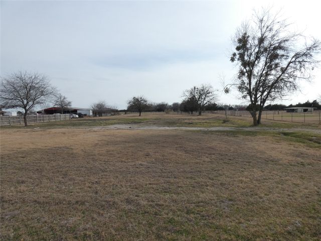 632 E Reindeer Road, Lancaster, TX 75146