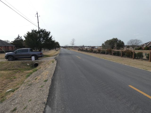 632 E Reindeer Road, Lancaster, TX 75146