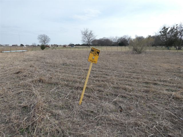 632 E Reindeer Road, Lancaster, TX 75146