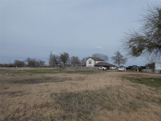 632 E Reindeer Road, Lancaster, TX 75146