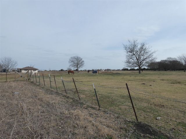 632 E Reindeer Road, Lancaster, TX 75146