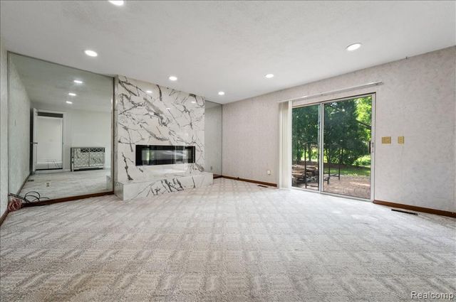 2196 Willow Leaf Drive, Rochester Hills, MI 48309