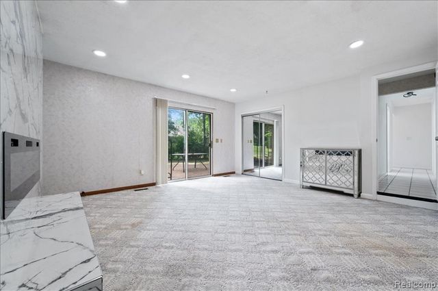 2196 Willow Leaf Drive, Rochester Hills, MI 48309