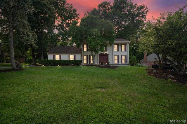 2196 Willow Leaf Drive, Rochester Hills, MI 48309