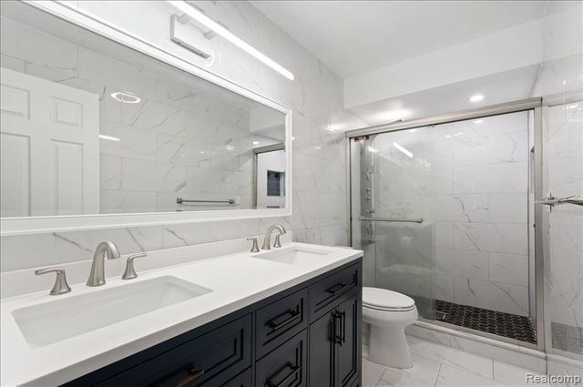 2196 Willow Leaf Drive, Rochester Hills, MI 48309