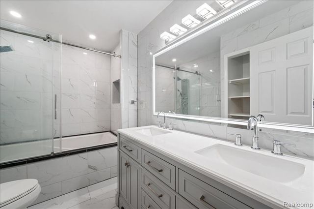 2196 Willow Leaf Drive, Rochester Hills, MI 48309