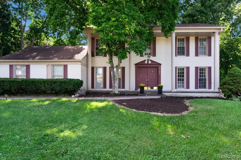 2196 Willow Leaf Drive, Rochester Hills, MI 48309