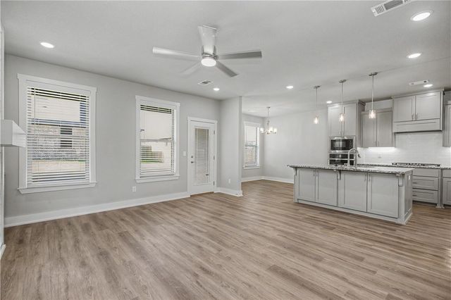 6801 SW Orange Avenue, Bentonville, AR 72715