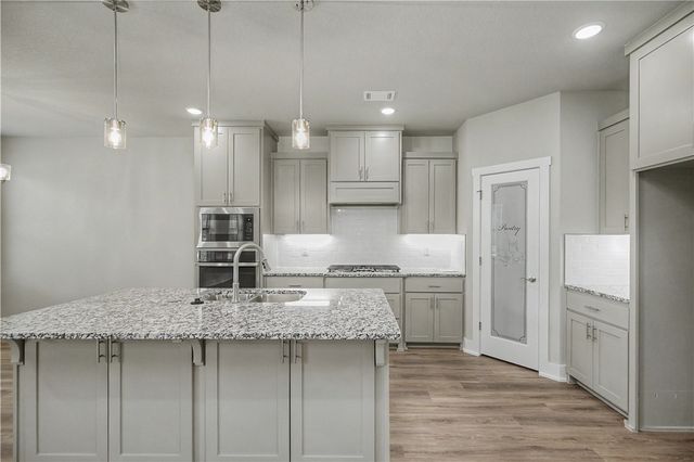 6801 SW Orange Avenue, Bentonville, AR 72715