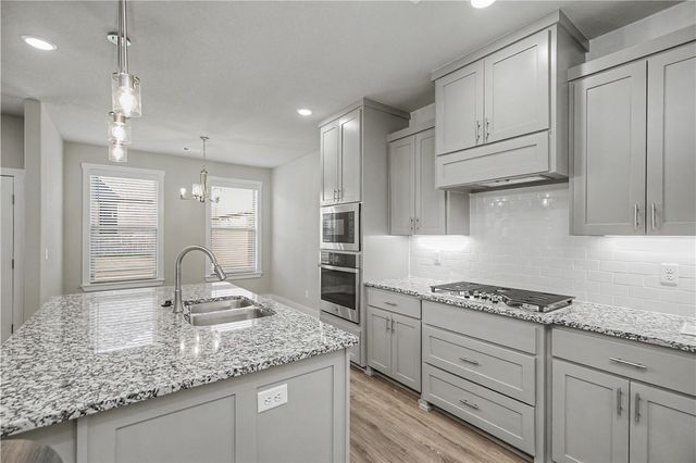 6801 SW Orange Avenue, Bentonville, AR 72715