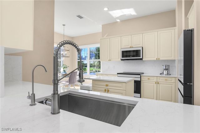 9261 Indigo Isle CT 202, Estero, FL 34135