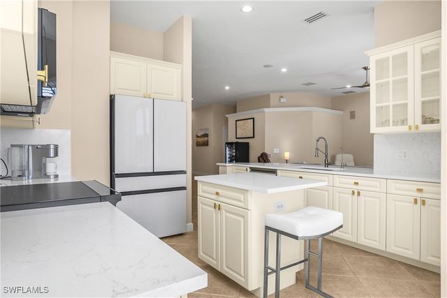 9261 Indigo Isle CT 202, Estero, FL 34135