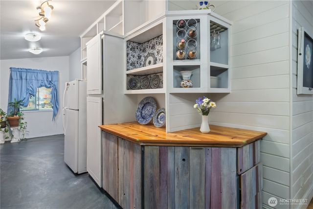 404 NE Saturn Lane, Bremerton, WA 98311