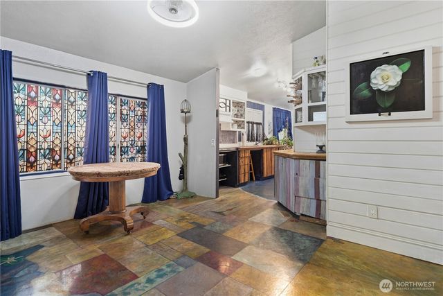 404 NE Saturn Lane, Bremerton, WA 98311