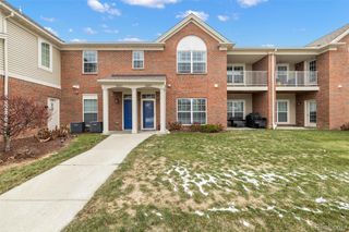 28251 S Pointe Lane 293-B, New Baltimore, MI 48051