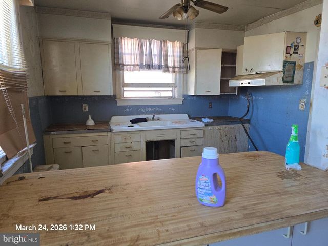 517 E BROWN ST, Hamilton, NJ 08610