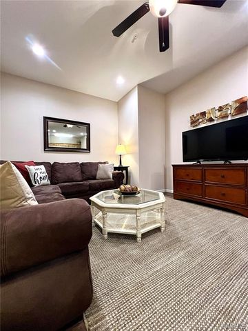 1809A Historic 66, Waynesville, MO 65583