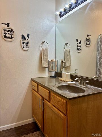 1809A Historic 66, Waynesville, MO 65583