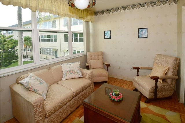 1225 58TH STREET N 203A, St Petersburg, FL 33710