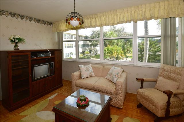 1225 58TH STREET N 203A, St Petersburg, FL 33710