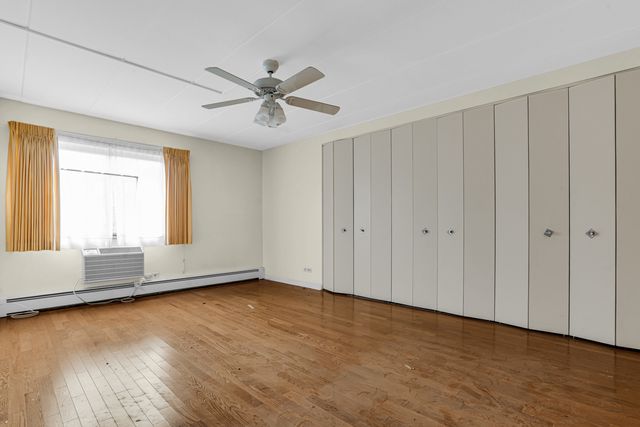 224 N Kenilworth Avenue 4D, Oak Park, IL 60302