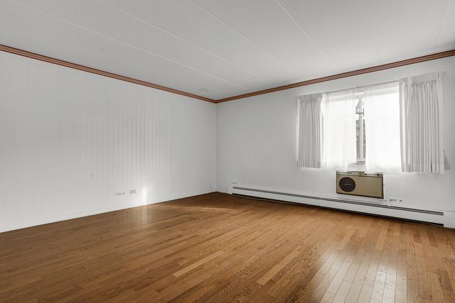 224 N Kenilworth Avenue 4D, Oak Park, IL 60302