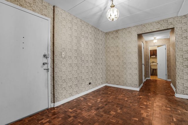 224 N Kenilworth Avenue 4D, Oak Park, IL 60302