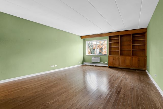 224 N Kenilworth Avenue 4D, Oak Park, IL 60302