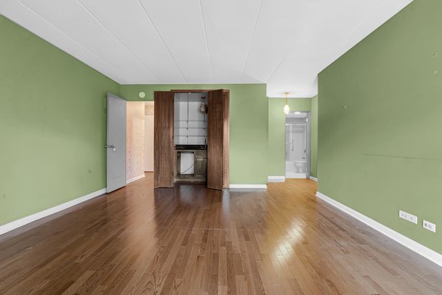 224 N Kenilworth Avenue 4D, Oak Park, IL 60302