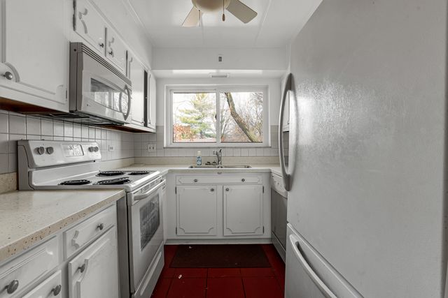 224 N Kenilworth Avenue 4D, Oak Park, IL 60302