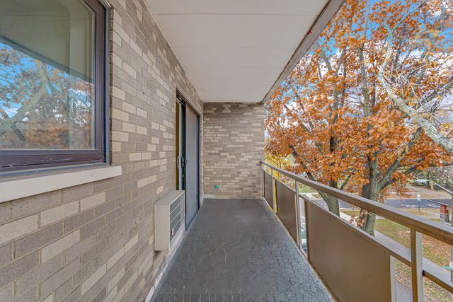 224 N Kenilworth Avenue 4D, Oak Park, IL 60302