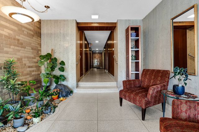 224 N Kenilworth Avenue 4D, Oak Park, IL 60302