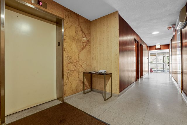 224 N Kenilworth Avenue 4D, Oak Park, IL 60302