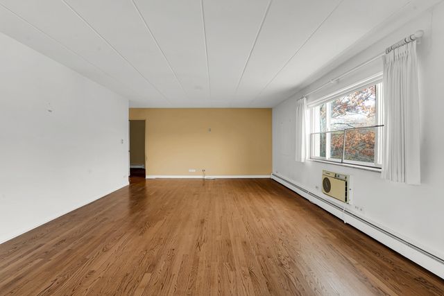 224 N Kenilworth Avenue 4D, Oak Park, IL 60302