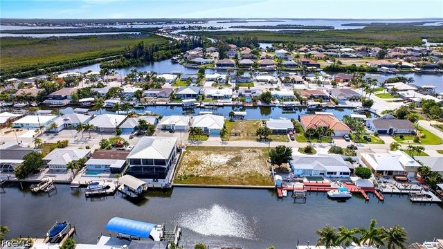 12262 Moon Shell DR, Matlacha Isles, FL 33991
