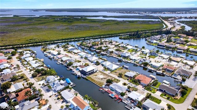 12262 Moon Shell DR, Matlacha Isles, FL 33991
