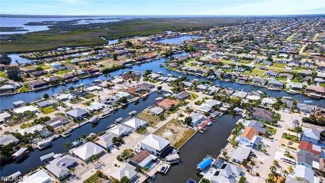 12262 Moon Shell DR, Matlacha Isles, FL 33991