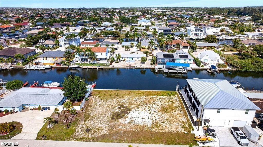 12262 Moon Shell DR, Matlacha Isles, FL 33991