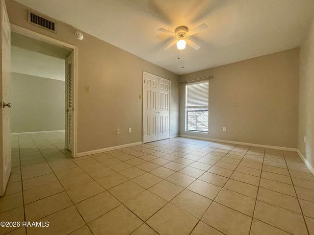 701 S College Road Apt 215, Lafayette, LA 70503