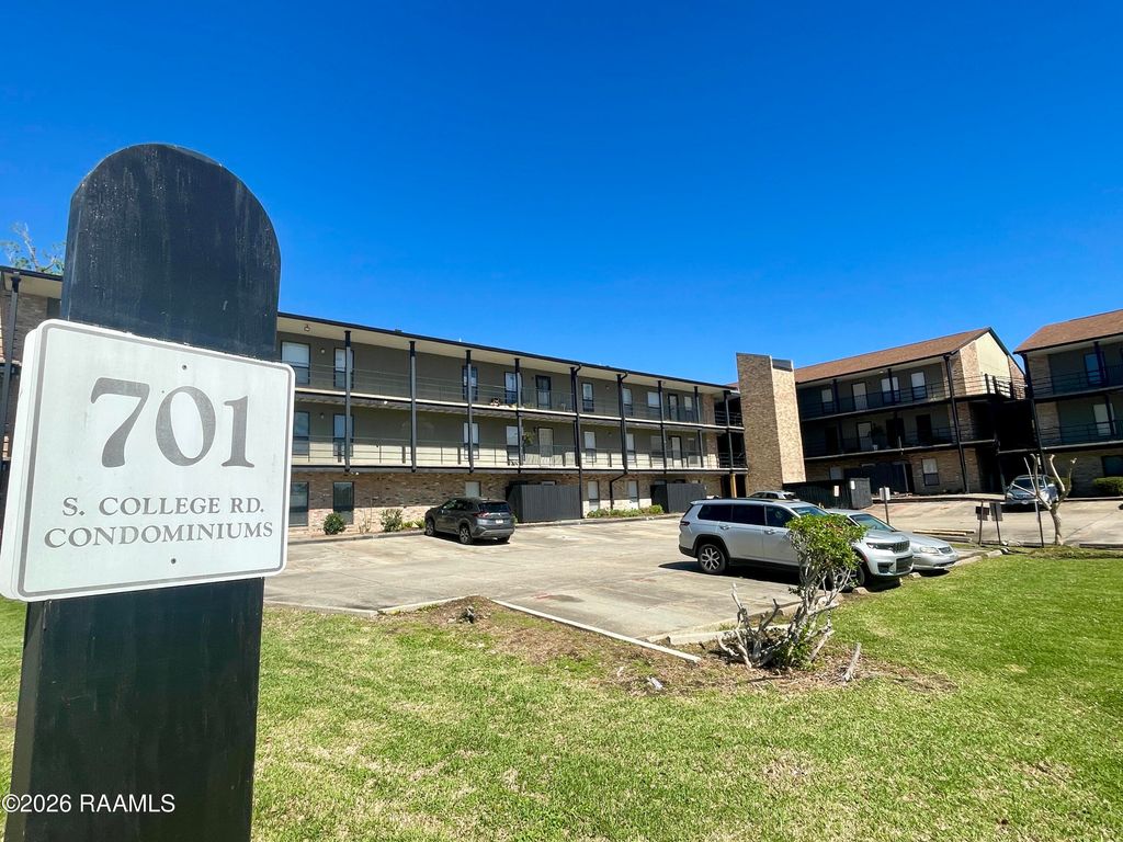 701 S College Road Apt 215, Lafayette, LA 70503