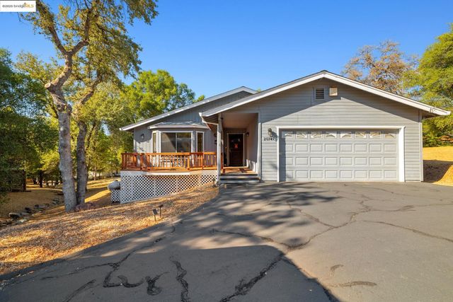 20747 Rising Hill Cir, Groveland, CA 95321